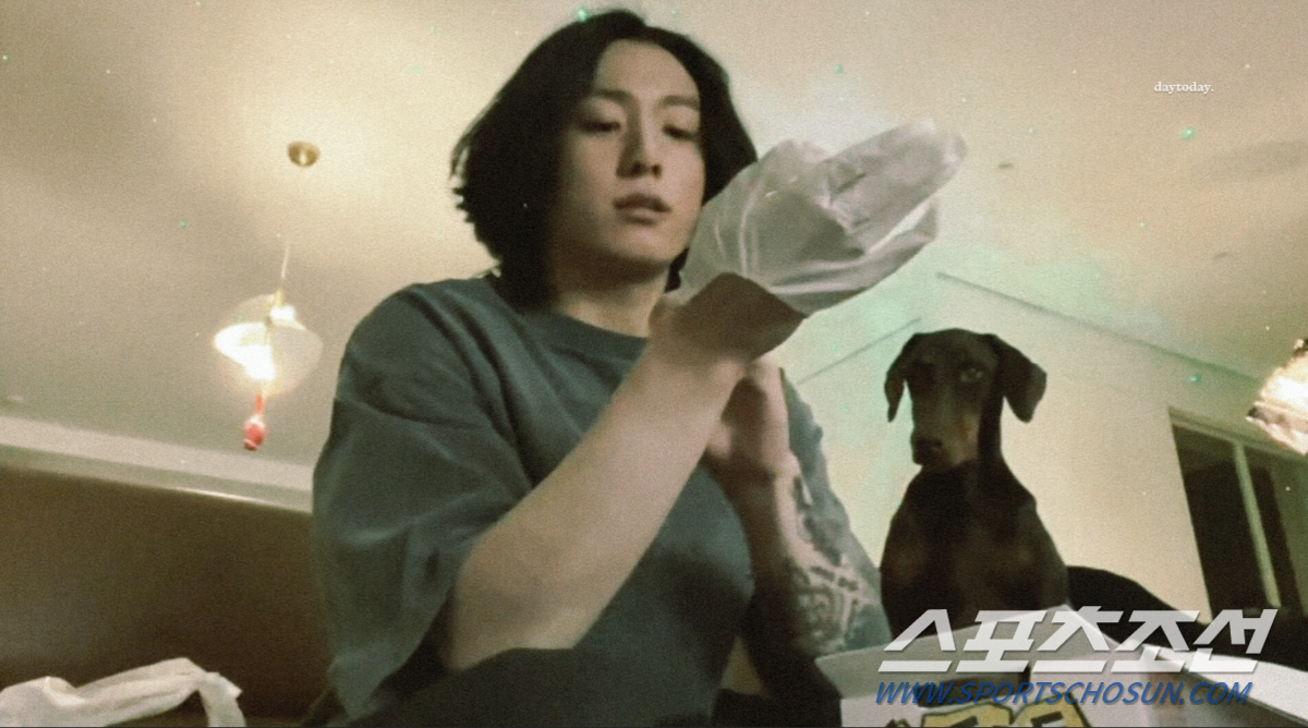 [이정혁의 수다톡톡]'BTS' 정국 때문에 이 치킨집 난리났네! '1천만…