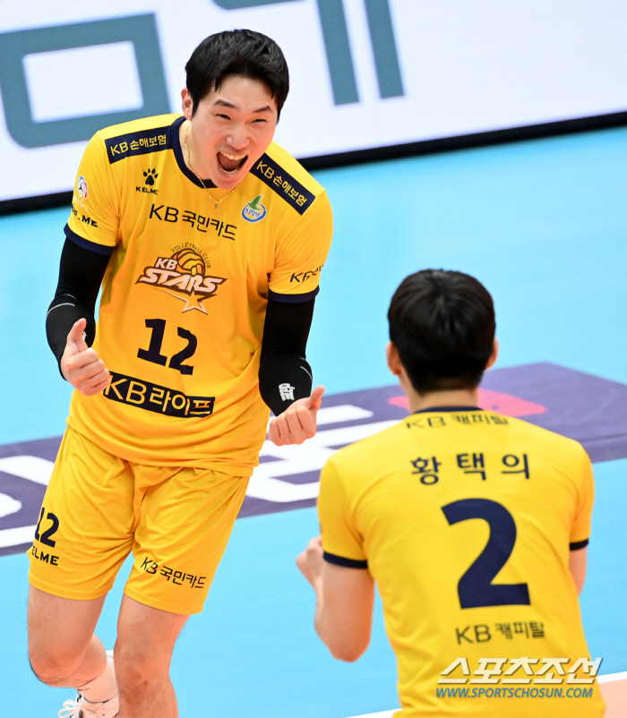 '시즌 뒤집기' 꿈꾸는 KB손보, 중위권 대혼전 '선봉장'…OK금융그룹 …