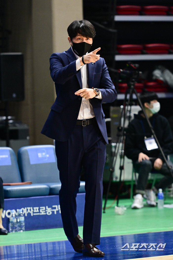 [현장인터뷰] 우리은행 위성우 감독의 이례적 칭찬 "박지현 깜짝 놀랐다. 단, 칭찬 후 부진한 경우 많다"