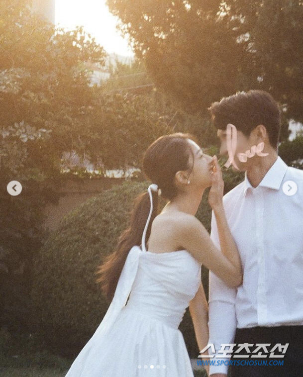 나인뮤지스 민하, '5월의 신부' 된다! 신랑 얼굴은 'LOVE'로 가리…