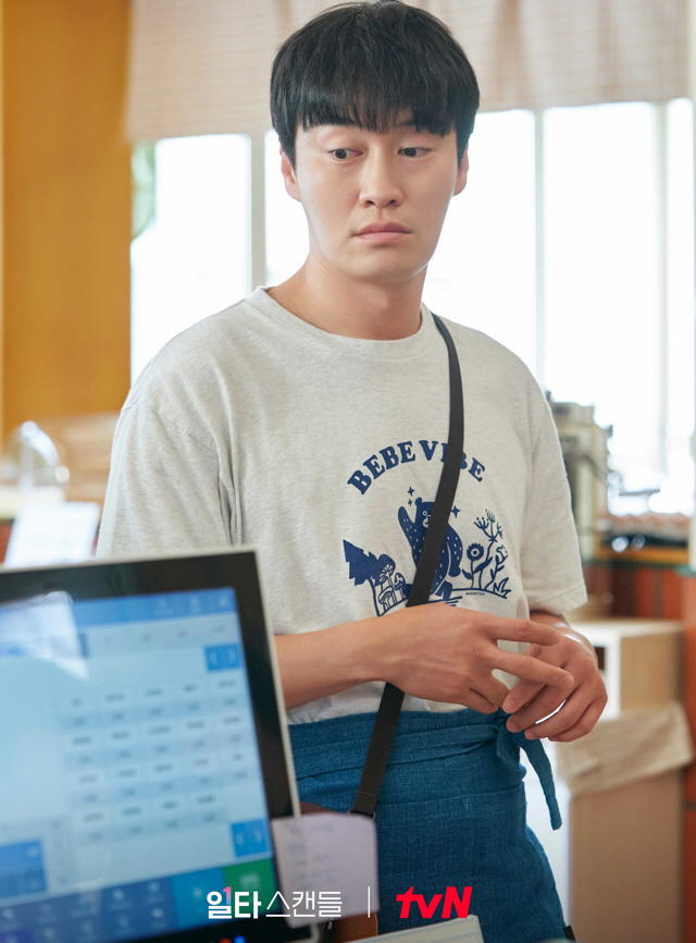 [SC이슈] '일타 스캔들' 전도연 남동생 오의식, 티셔츠에도 사연 있었…