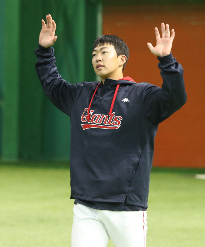 "몸쪽 직구를 치려면…" LG 영구결번 레전드의 조언, 19세 롯데 특급…