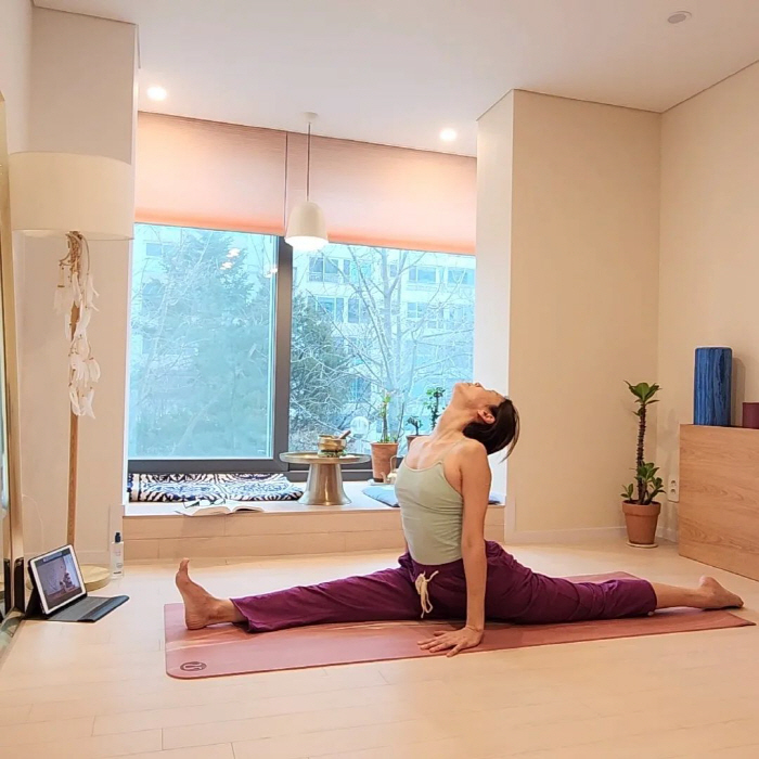 '김호진♥' 김지호, 50세인데 "다리가 앞뒤로 찢어진다"