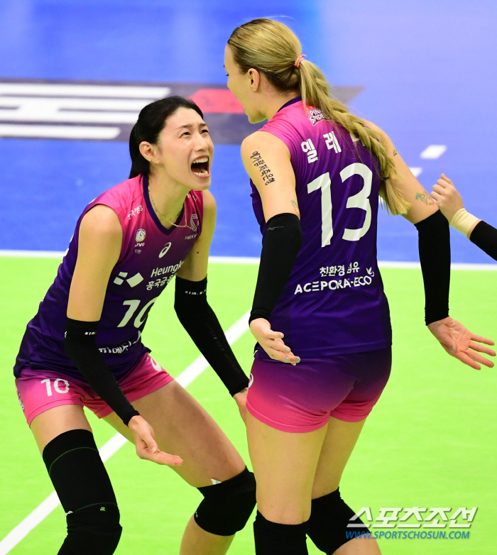 승부사 다웠던 김연경 "정규리그 우승 기회, 놓치기 싫다"[수원 히어로]