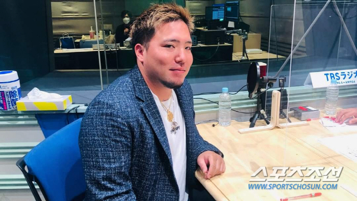 캠프 첫날 8시간 맹훈련 주전 1루수 야마카와, "다르빗슈 오타니와 친해…
