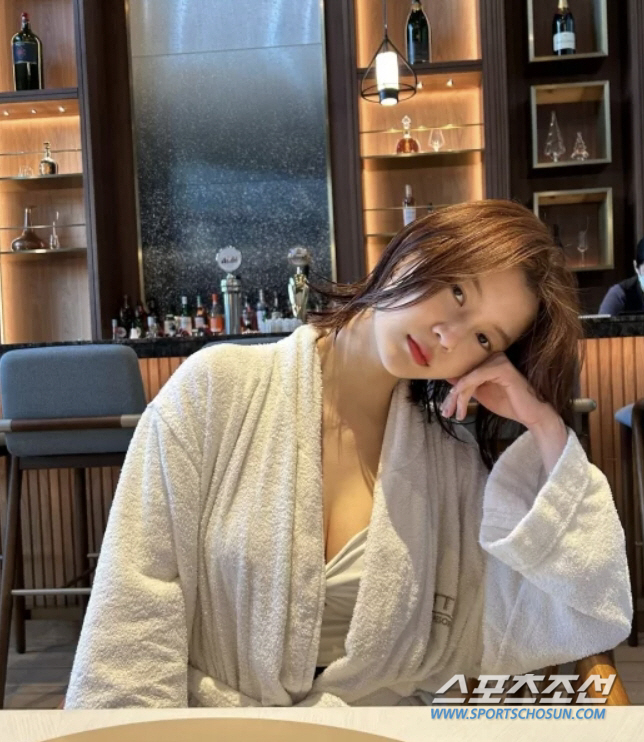 '하트시그널2' 임현주, 가운만 걸치고 호텔 바에? 수영 뒤 시원한 맥주…