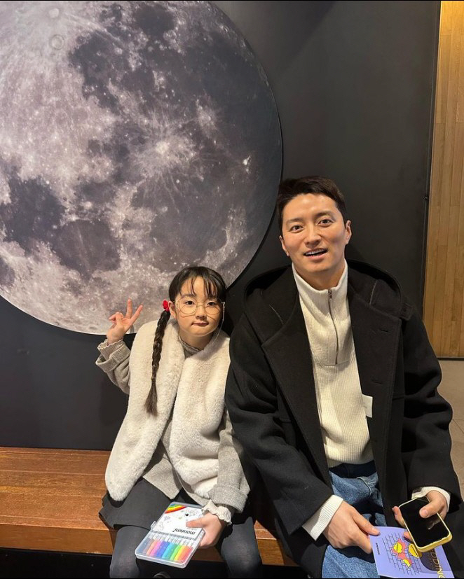 인교진♥소이현 첫째 딸, '똘똘이 안경' 쓰고 훌쩍 큰 외모…'붕어빵 부…