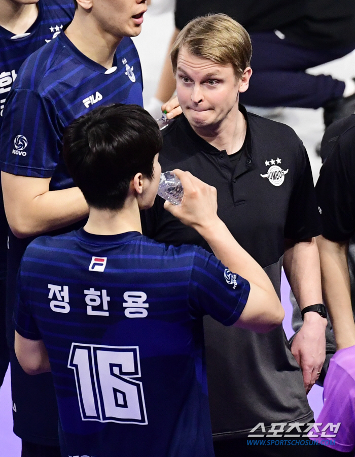 "임동혁 몸상태, 최악 of 최악" 3연패 아픔속 토종 거포 보듬은 사령…