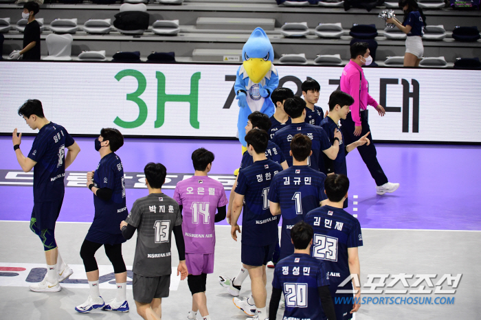"임동혁 몸상태, 최악 of 최악" 3연패 아픔속 토종 거포 보듬은 사령…