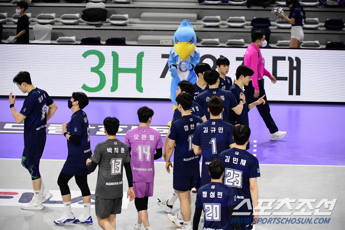 "임동혁 몸상태, 최악 of 최악" 3연패 아픔속 토종 거포 보듬은 사령…