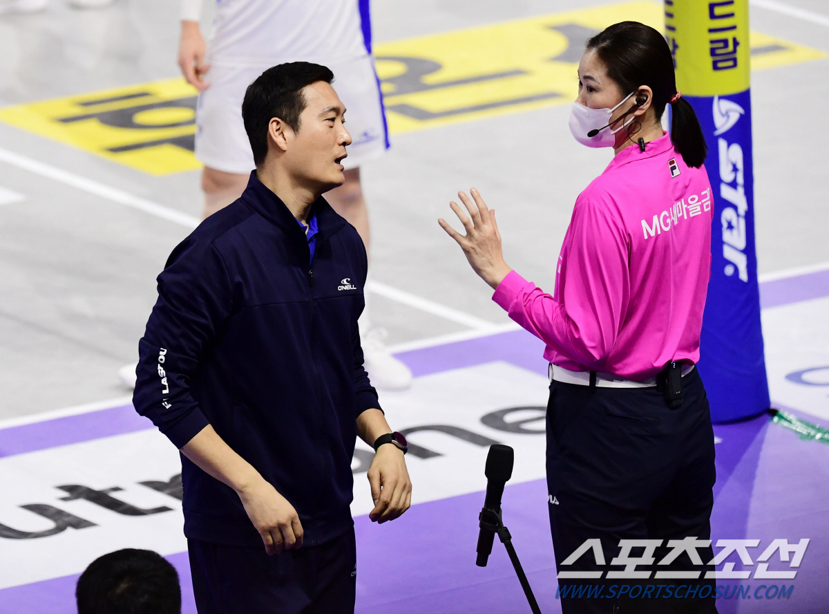 "동시접촉? 배구 인생 처음 듣는 판정…유감스럽다" 승리에도 아쉬웠던 순…