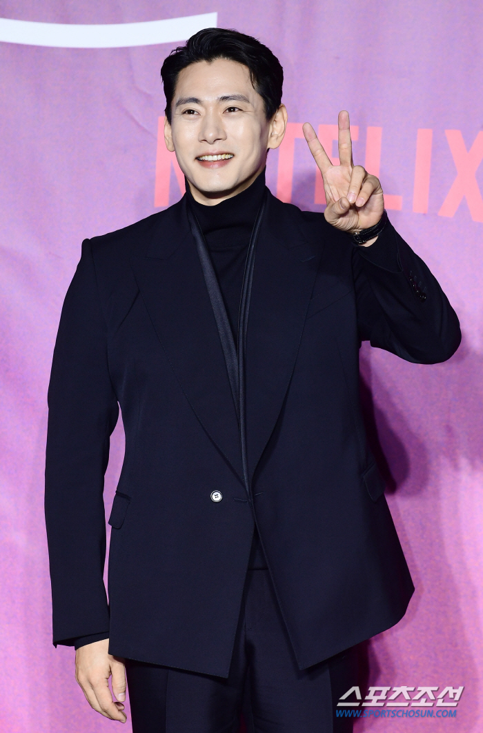'연애대전' 유태오 "♥니키리 로코 적극 추천..상업작 잘 알아"