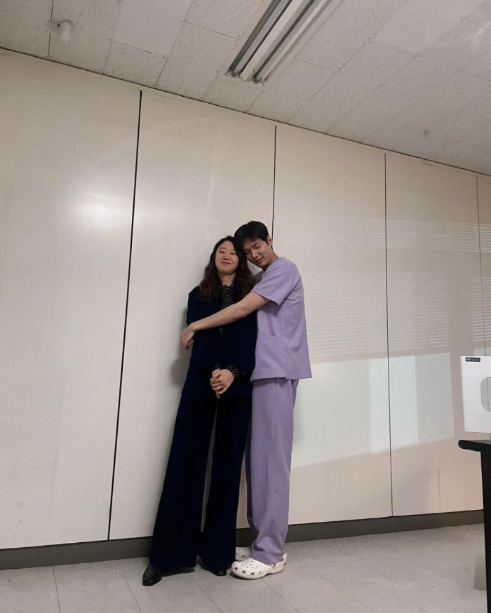 "♥케빈오와 신혼인데"…이민호, '품절녀' 공효진에 애정 가득 포옹