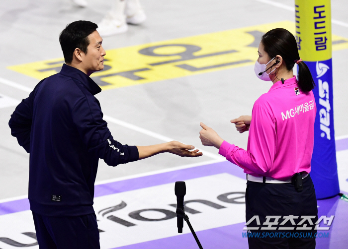 "판독 불가도 아니고…" 감독도 생전 처음 듣는 판정. V리그 심판 논란…