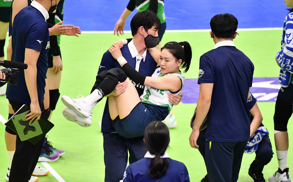 김연견 발목 인대파열→2주 후 추가검진…'우승도전' 현대건설 초대형 악재…