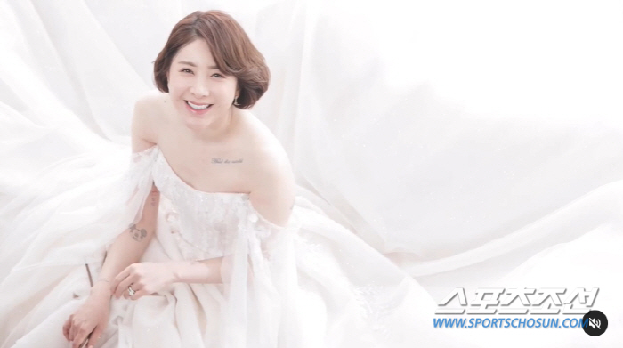 '털기춤' 서인영은 어디 가고…웨딩드레스 입으니 얼굴에 '부끄러움'이 한…