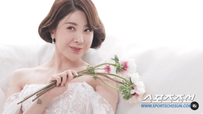 '털기춤' 서인영은 어디 가고…웨딩드레스 입으니 얼굴에 '부끄러움'이 한…