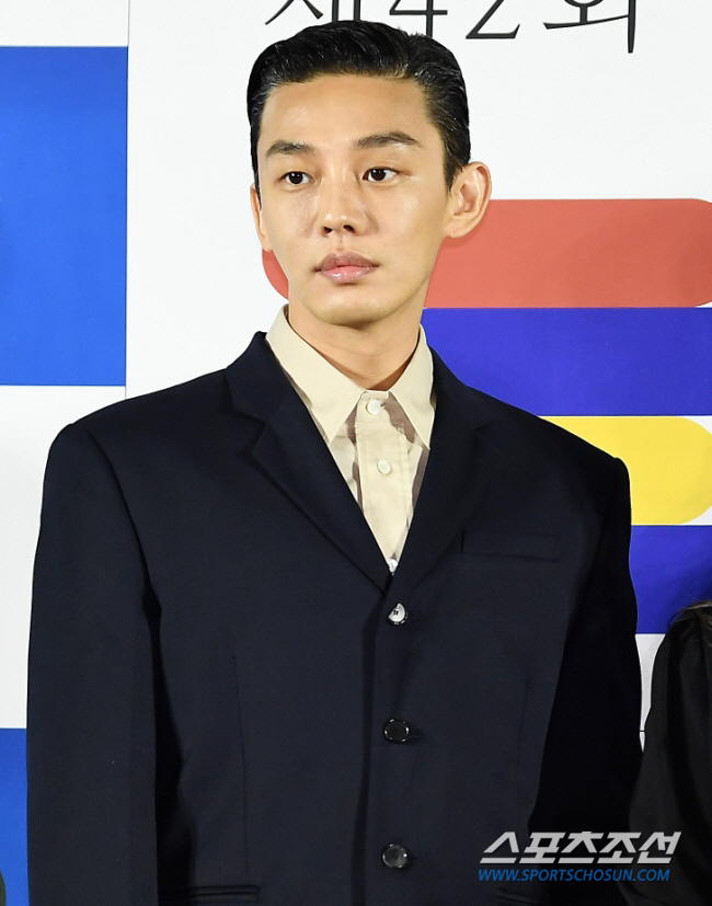 유아인, '프로포폴 투약' 경찰 조사 '충격'..."상습 투약"VS"적극…