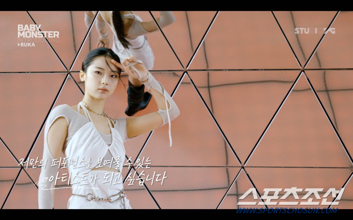 YG 베이비몬스터, 지금부턴 '매력 방출' 타임? 맏언니 루카, "가만히…