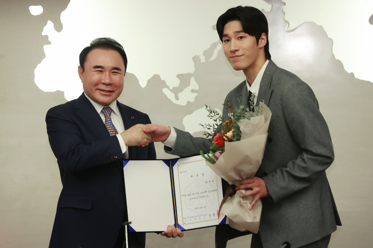 '쇼트트랙 영웅' 황대헌 복귀 예고, 세계선수권 홍보대사…中 귀화 린샤오…