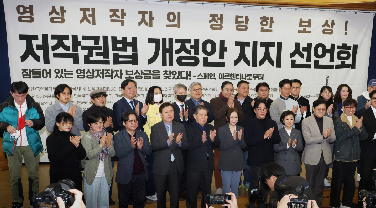 [종합] "적어도 먹고 살게 해달라"…윤제균→황동혁 감독, 'K-콘텐츠'…