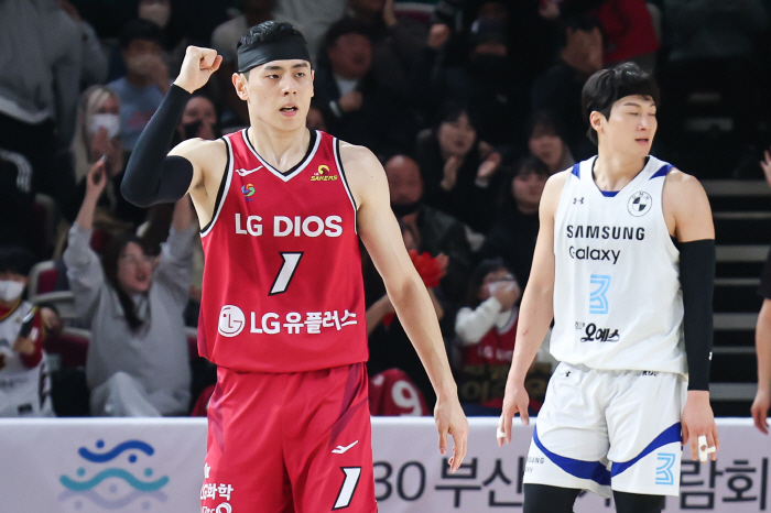 '안방 징크스' 극복한 LG, 6명이 두 자릿수 득점으로 삼성 완파