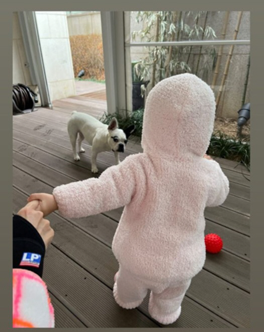 '안성현♥' 성유리, 쌍둥이 딸 공개..럭셔리 테라스서 '엄마와 교감'