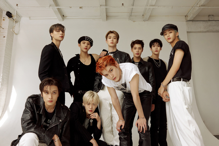 BTS→NCT 품은 하이브…이수만의 영광이냐, SM의 혁신이냐[SC초점]