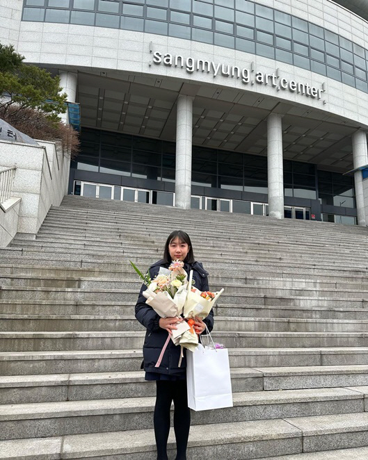 윤종신♥전미라, 막내딸 졸업에 뭉클 "너무 울어서 눈 부었다"