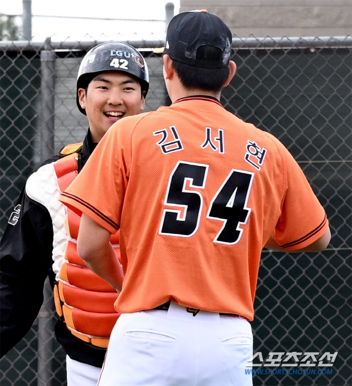 군기 바짝 든 김서현, 패기는 여전한데 ‘매너’가 바뀌었다…캠프 분위기도…