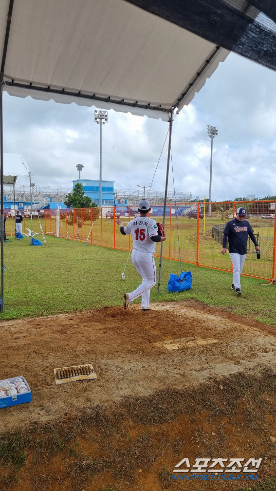 김진욱의 피칭 훈련. 괌(미국)=김영록 기자