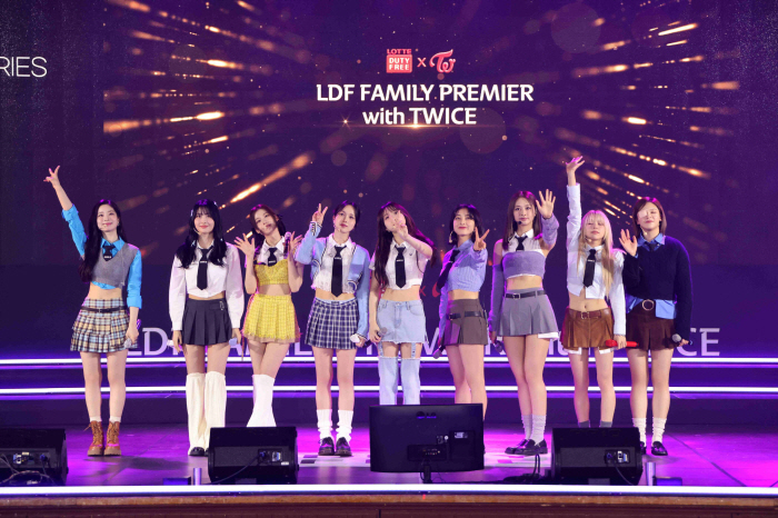 롯데면세점, 일본인 관광객 대상 트와이스 단독 팬미팅 진행