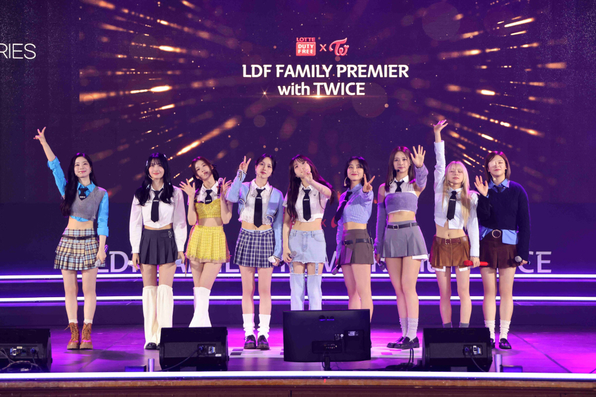 롯데면세점, 일본인 관광객 대상 트와이스 단독 팬미팅 진행