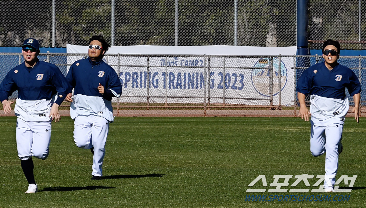 선배부터 잡는 ‘미스터 쓴소리’의 돌직구, 베테랑들에겐 코치보다 무서운 …