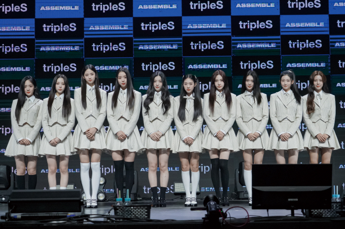 트리플에스 "모든 멤버 모여 기뻐, 1년에 한 번 다같이 내는 앨범"