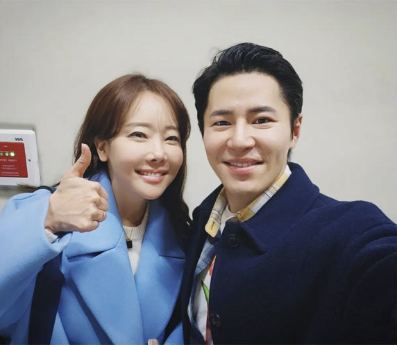 소유진, ♥백종원 옆에 두고 다른 男과 다정...데이트 중 질투할라