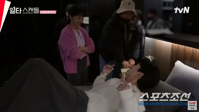 [종합]정경호♥전도연, '음주 키스신' 뒤 '부끄 부끄'…정경호, "확인…
