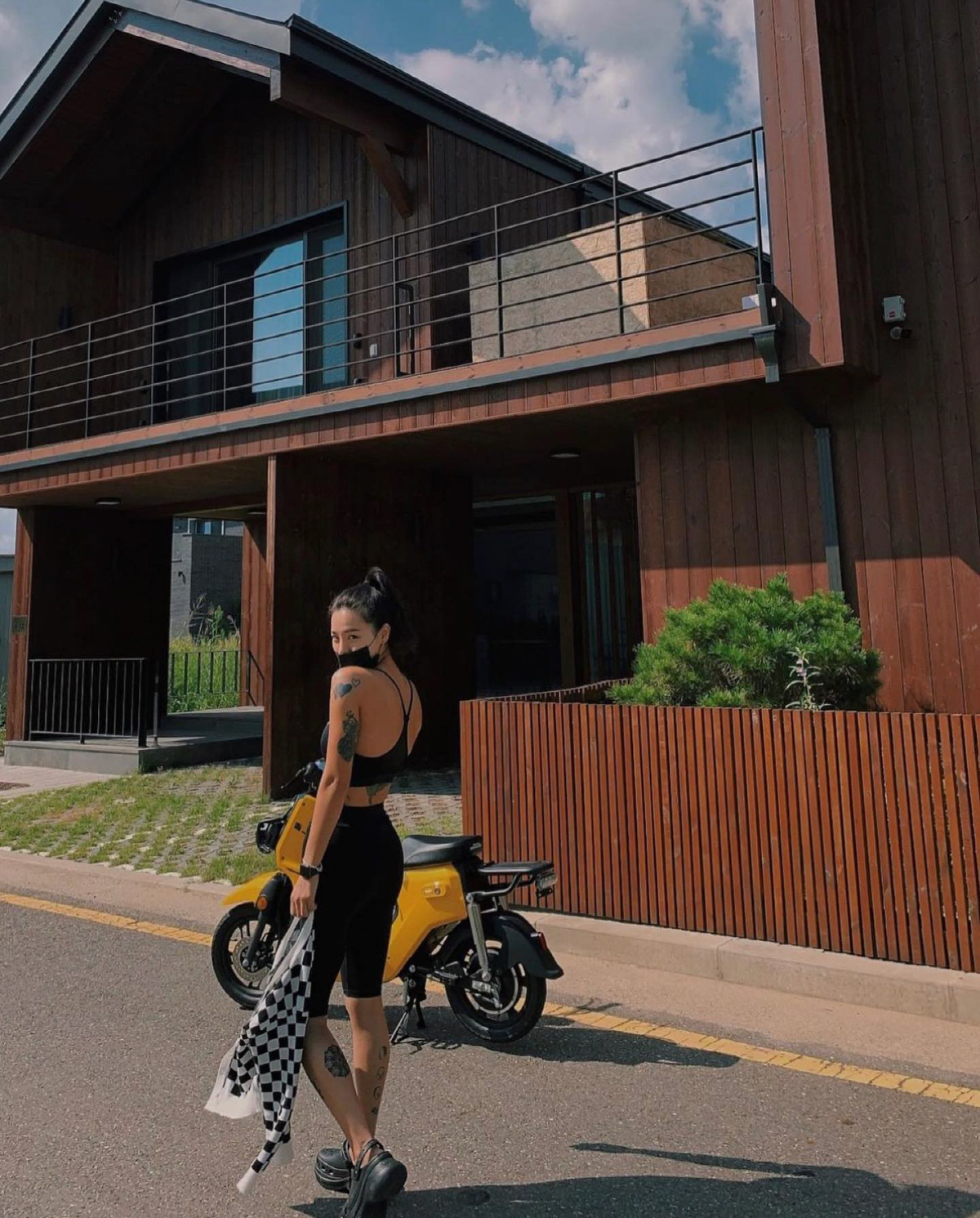 전다빈, 늘씬 뒤태에 타이트한 의상…한줌 허리에 굴곡몸매 '깜짝'