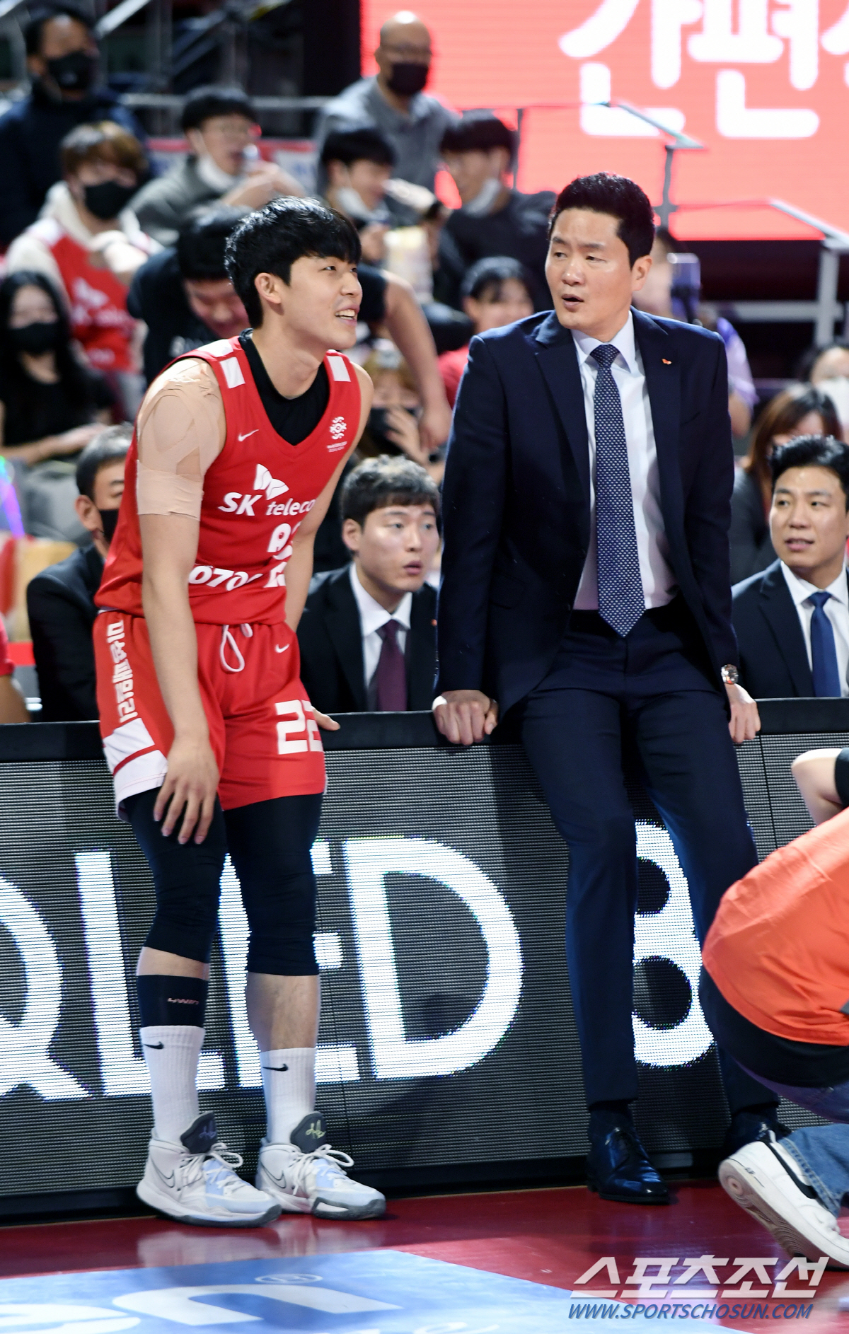 [현장인터뷰] SK 전희철 감독 "오재현이 미쳤네요"