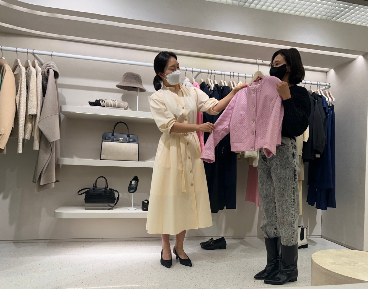 신세계백화점, 패션·뷰티·캠핑용품 등 봄나들이 준비 행사 진행