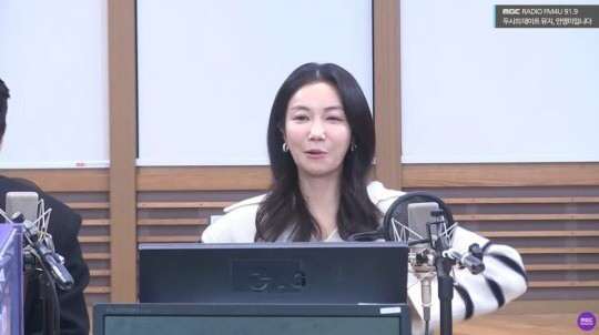 김옥빈 "'SNL'서 자진해서 가슴춤, 망가지니 웃기다더라" ('두데')…
