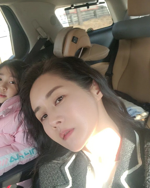 '52세' 김가연, 절대 동안 유지 비법? "자외선 공격으로부터 얼굴 지…