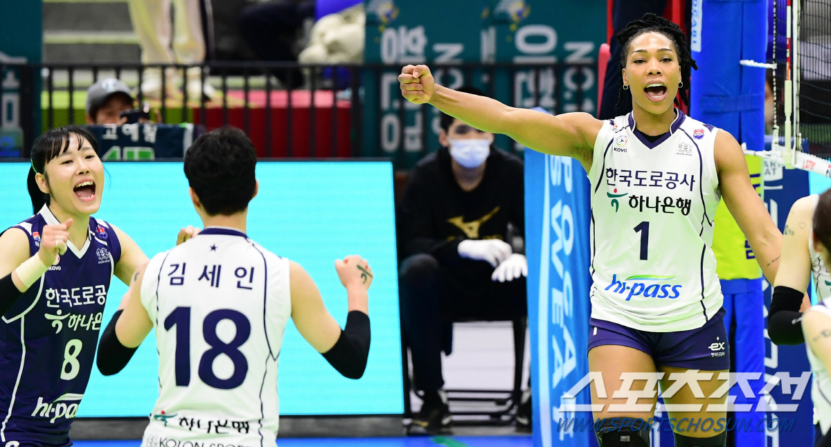 '캣벨 vs 몬타뇨' 대체 외국인 대결 '먼저 몸 풀린 캣벨의 완승' […