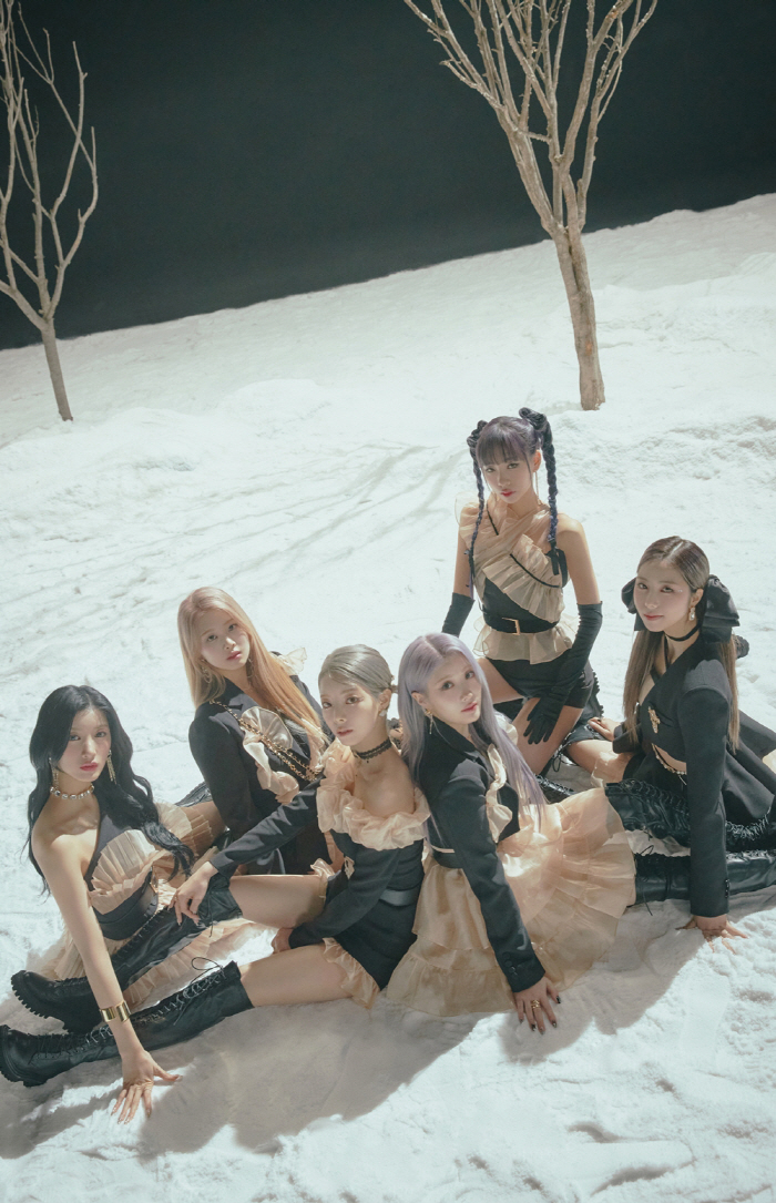 퍼플키스, 오늘(15일) 컴백…보랏빛으로 물들일 '마녀 세계관'