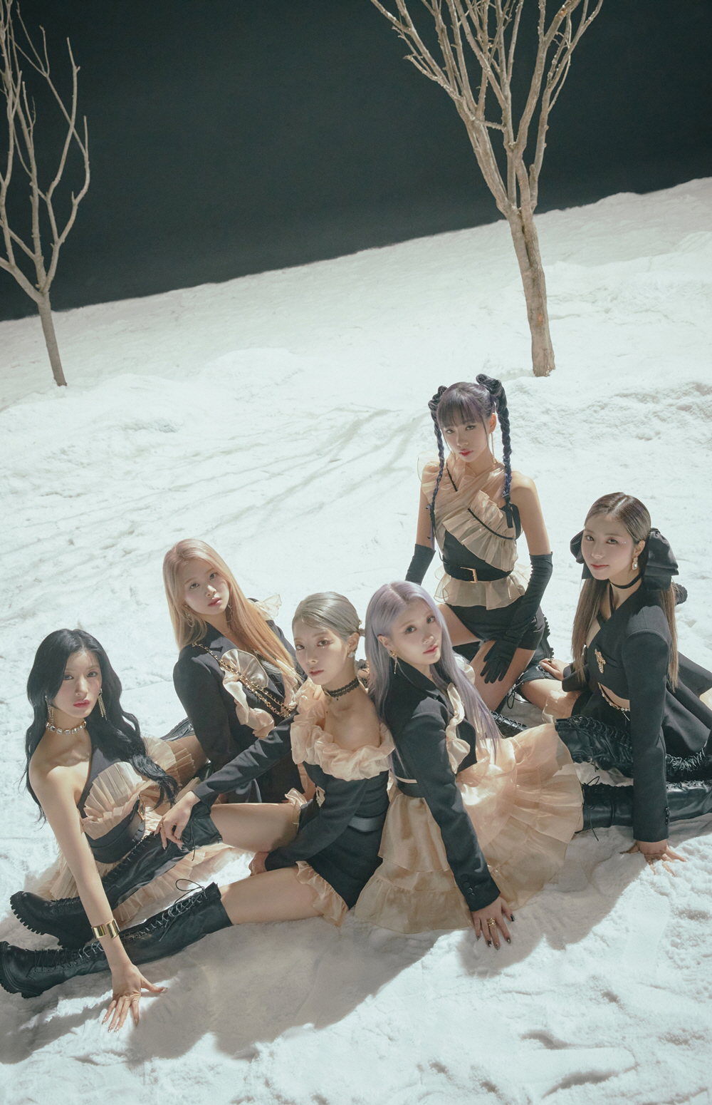 퍼플키스, 오늘(15일) 컴백…보랏빛으로 물들일 '마녀 세계관'