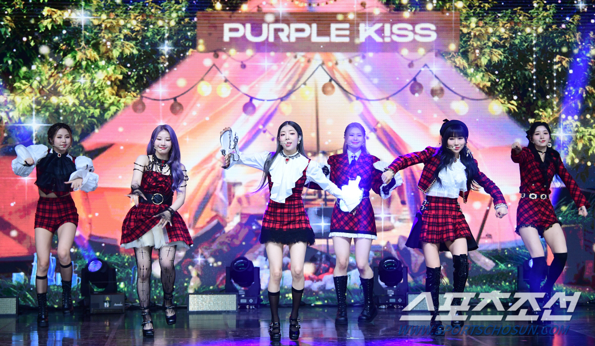 [SC현장] "4세대 복병"…퍼플키스, 첫 6인조 컴백 '스위트 주스'(…