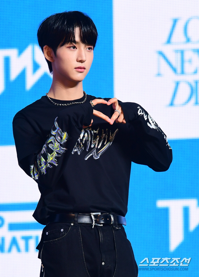 [SC현장] "싸이표 '디 온리원'"…TNX, 강성 벗고 '감성' 컴백(…