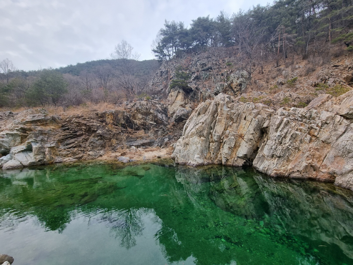 ◇불영계곡은 기암괴석과 계곡이 아름다운 곳이 많아 드라이브 코스로 인상적이다. 사진=김세형 기자