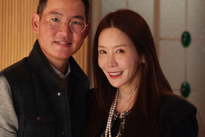 김정은, '10억 연봉+훈남' ♥남편 드디어 공개...홍콩서 FLEX 데…