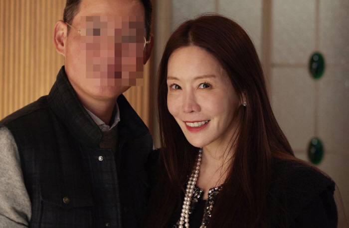 김정은, 재력가 남편 얼굴 첫 공개..미남이었네!..“부부가 너무 잘 어…